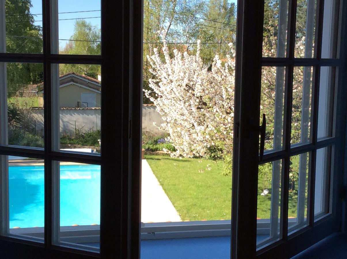 Le Relais Du Grand Logis Bed & Breakfast Civrieux Exterior photo