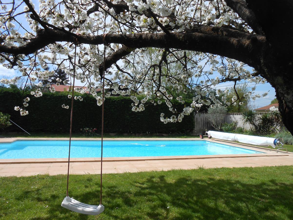 Le Relais Du Grand Logis Bed & Breakfast Civrieux Exterior photo