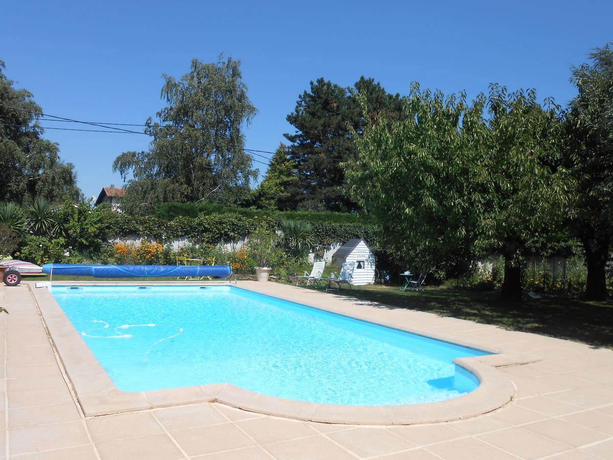 Le Relais Du Grand Logis Bed & Breakfast Civrieux Exterior photo