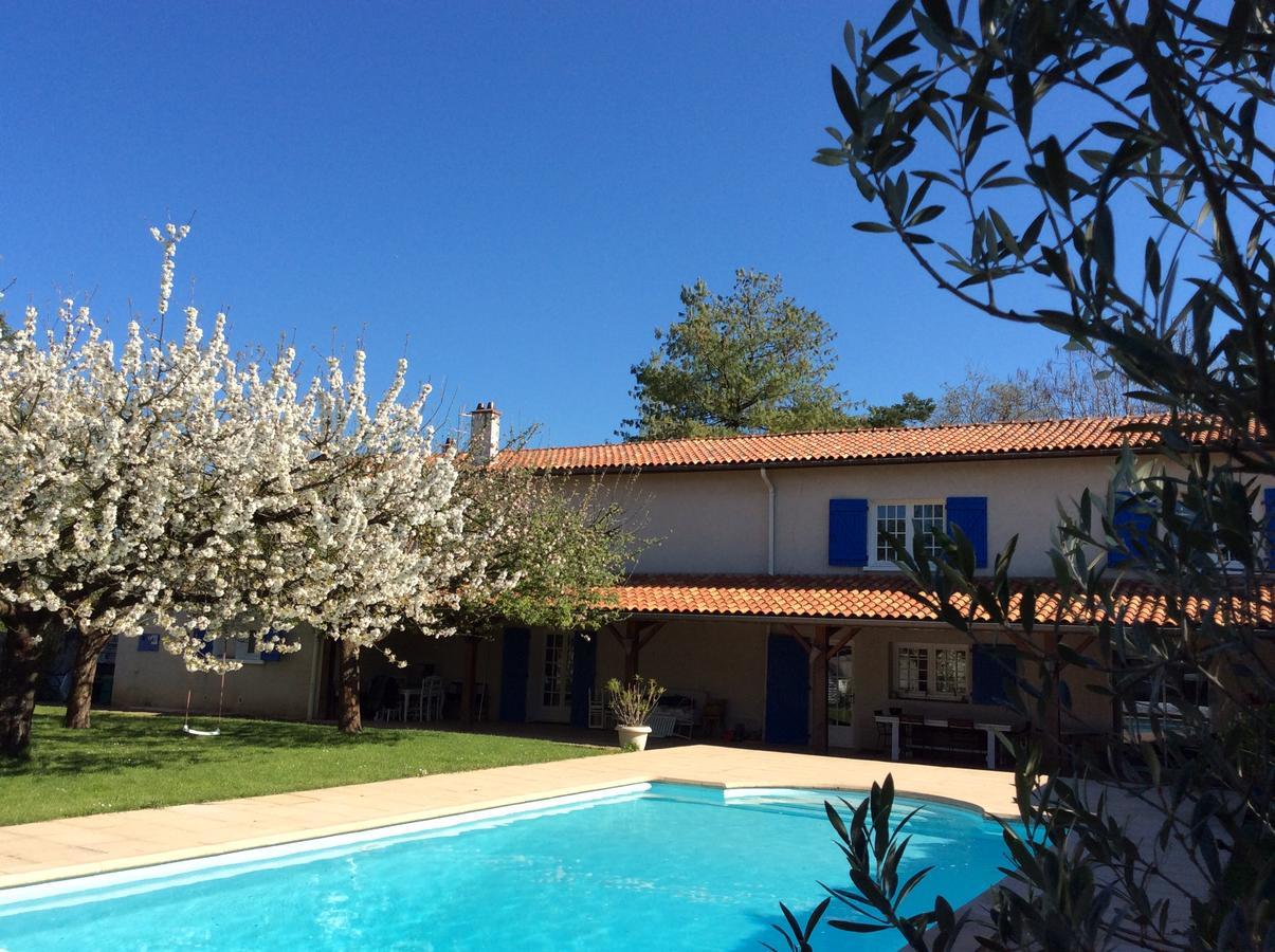 Le Relais Du Grand Logis Bed & Breakfast Civrieux Exterior photo